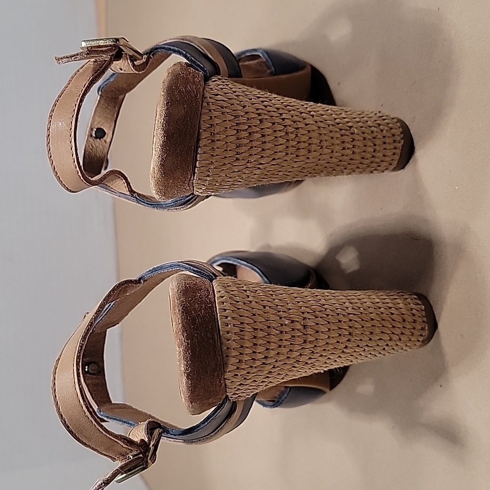 Juicy Couture Size 8 Blue and Tan Peep Toe Heels with Bows, NWOT - Picture 3 of 8